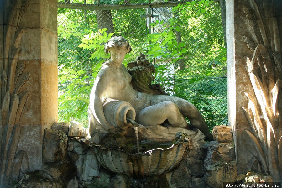 Статуя нимфы Эгерии в Прекрасном источнике Вена, Австрия