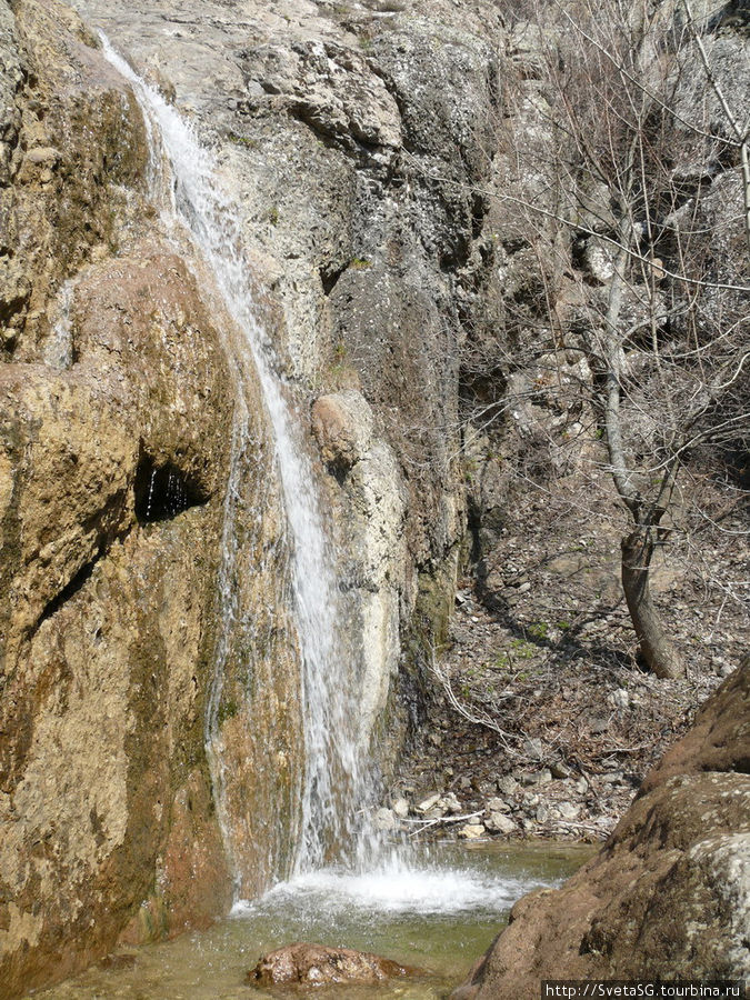 водопад в Зеленогорье. Республика Крым, Россия