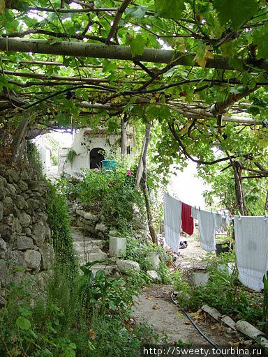 частный дворик деревушка Пикрис Остров Крит, Греция
