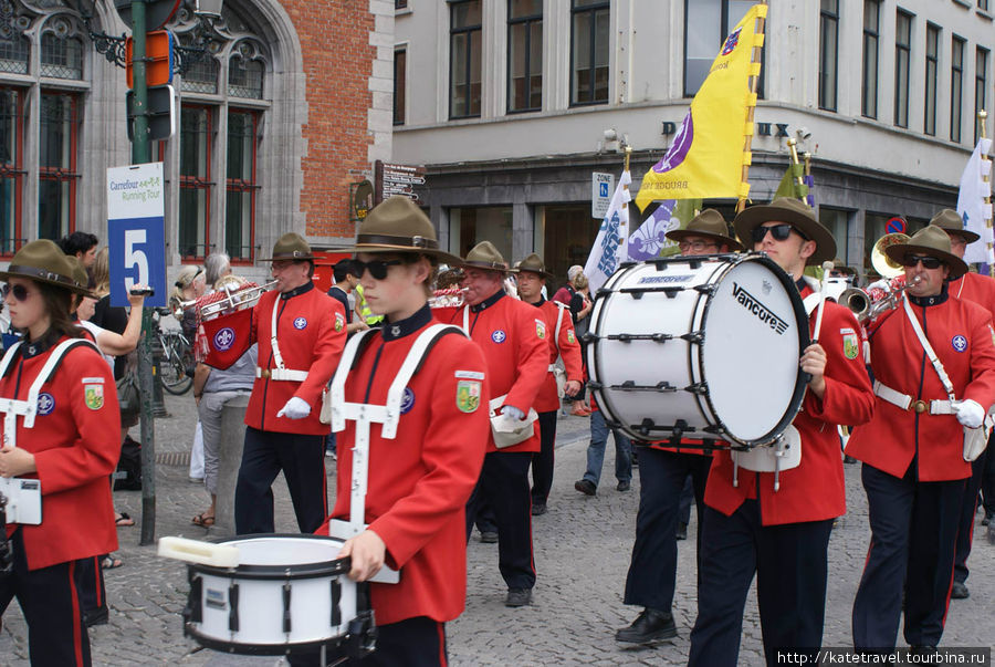 Военный парад (8 мая 2011 г.) Брюгге, Бельгия