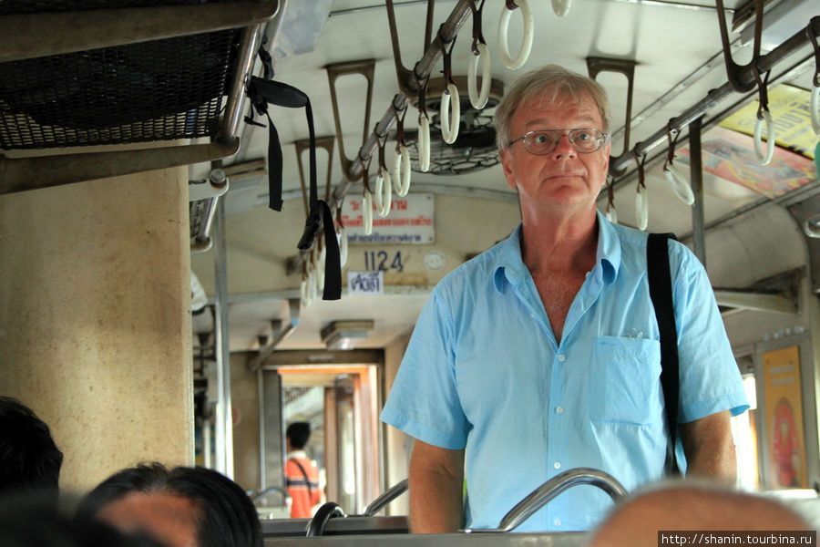Иностранцы в поезде тоже встречаются, не только местные жтели Аюттхая, Таиланд