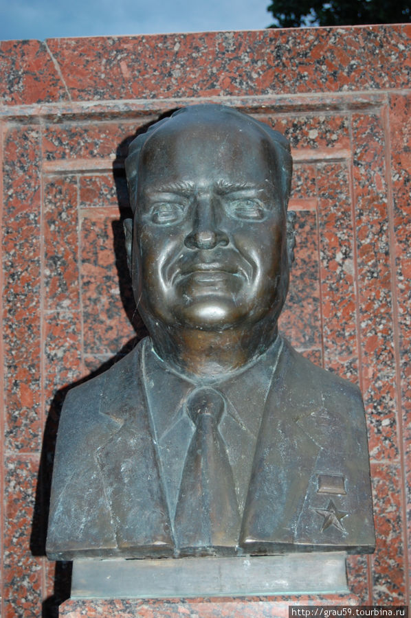 Памятник А.И.Шибаеву Саратов, Россия