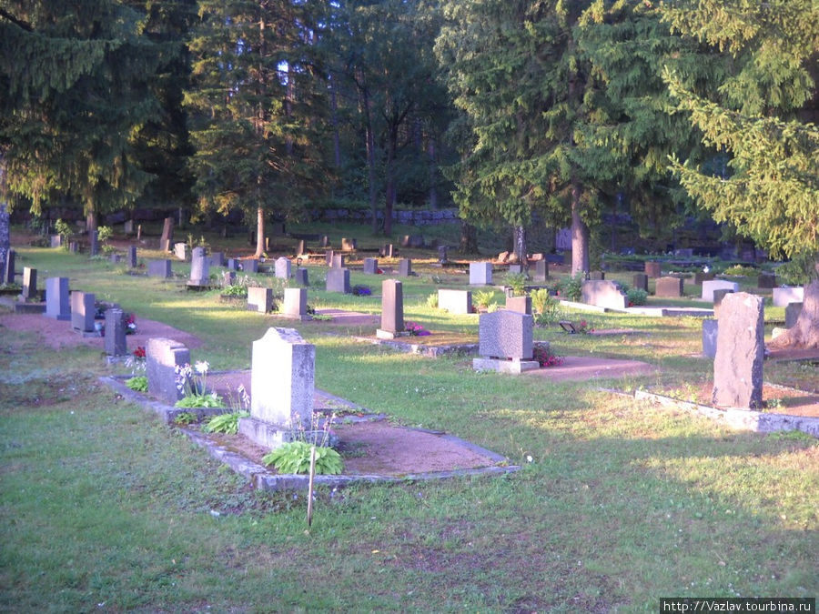 Кладбище тоже обихожено Яала, Финляндия