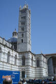 Но бесспорным архитектурным шедевром XII века Сиены является Главный собор (Duomo)
