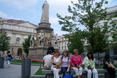 Памятник Леонарду да Винчи на пьяцца дела Скала