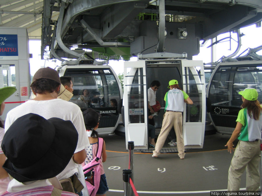 внутри парка выставки работала подвесная дорога Префектура Аити, Япония