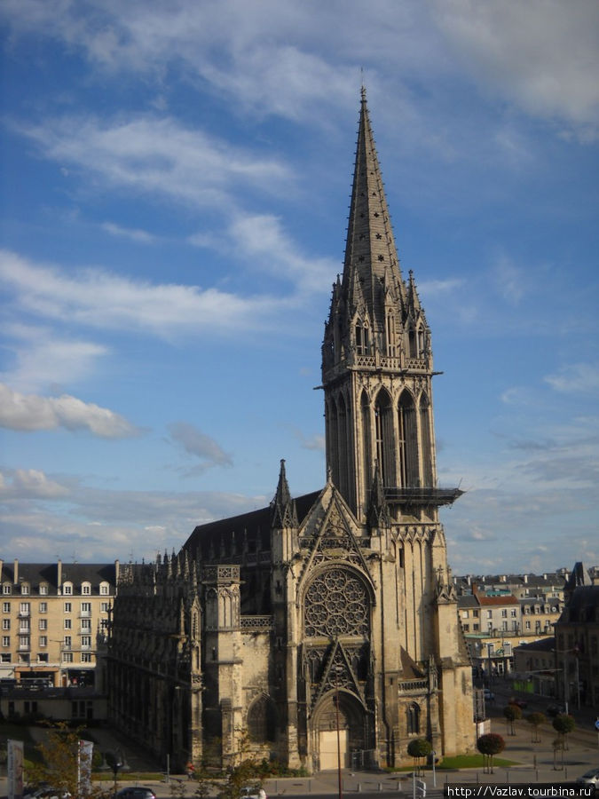 Внешний вид церкви Кан, Франция