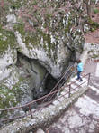 Спуск в пещеры