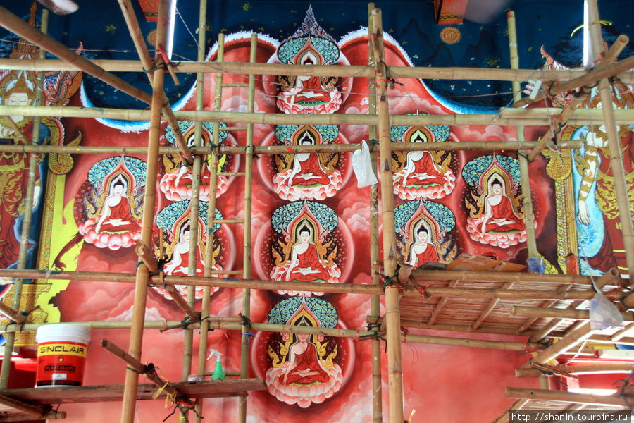 Идет реставрация фресок в храме, Ват Баномионг Аюттхая Аюттхая, Таиланд