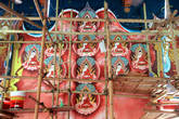 Идет реставрация фресок в храме, Ват Баномионг Аюттхая