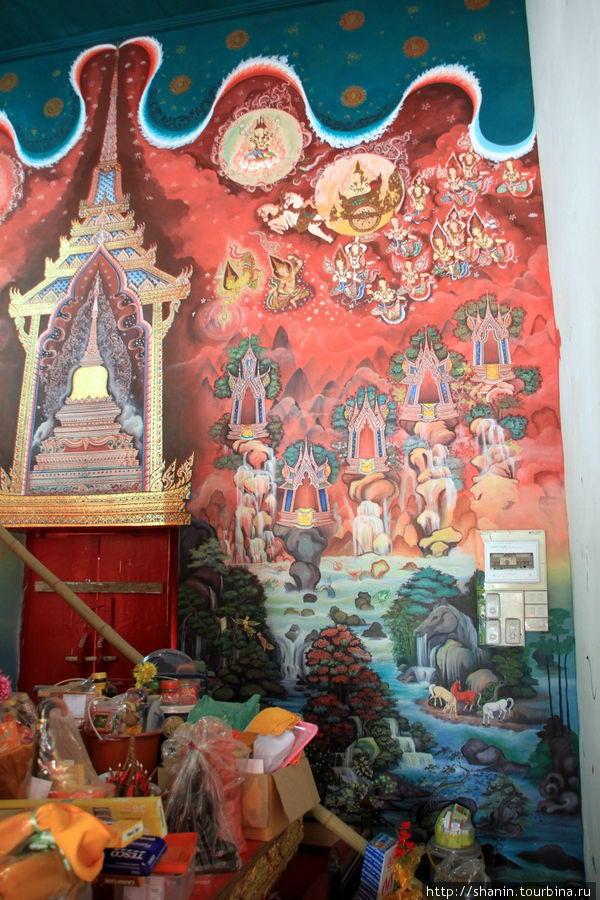 В храме, Ват Баномионг Аюттхая Аюттхая, Таиланд