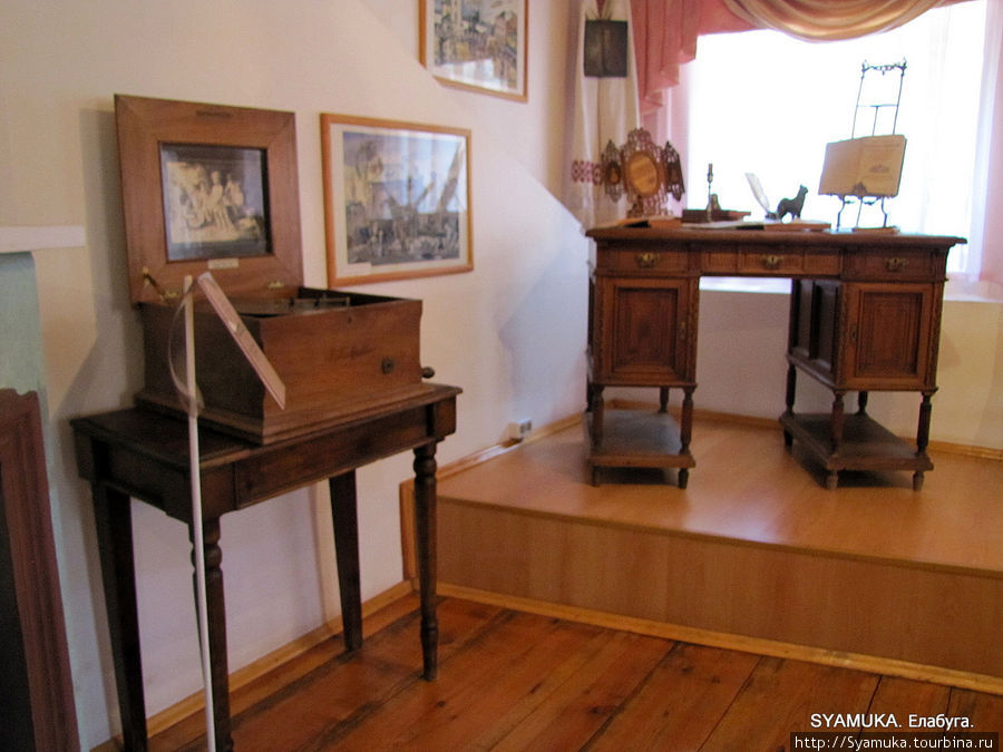Фрагмент зала Детство. Н. А. Дурова родилась в 1783 году в Украине под  Херсоном. Елабуга, Россия