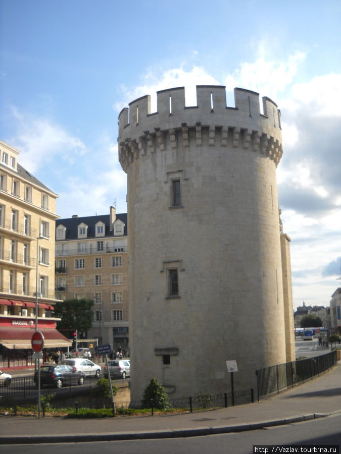 Одинокая башня Кан, Франция