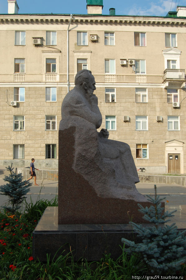 Памятник К.А.Федину Саратов, Россия
