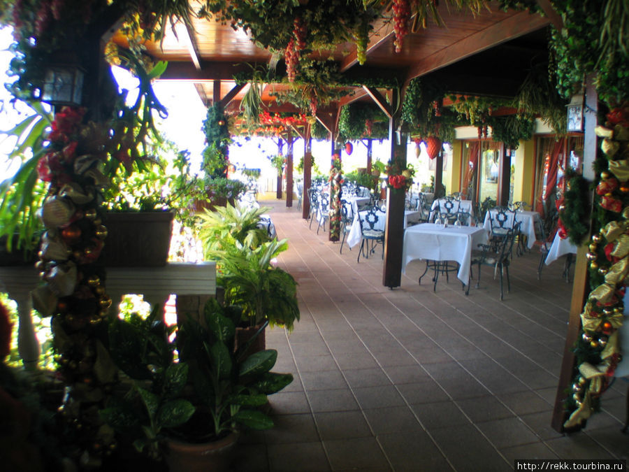 Возле маяка — ресторан для туристов Ораньестад, Аруба