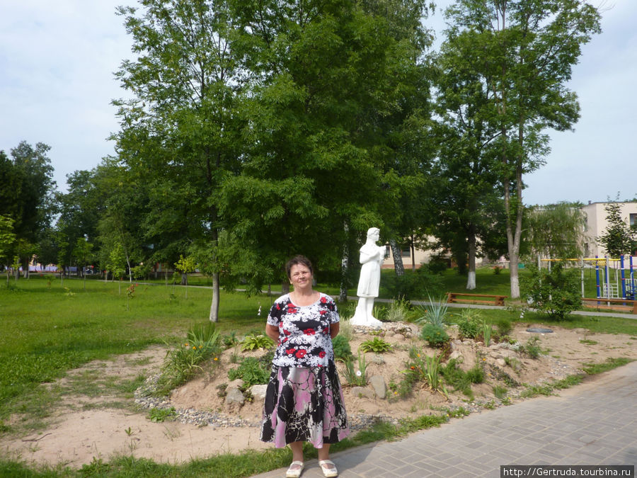 Небольшие скульптуры установлены в скверах. Городок, Беларусь