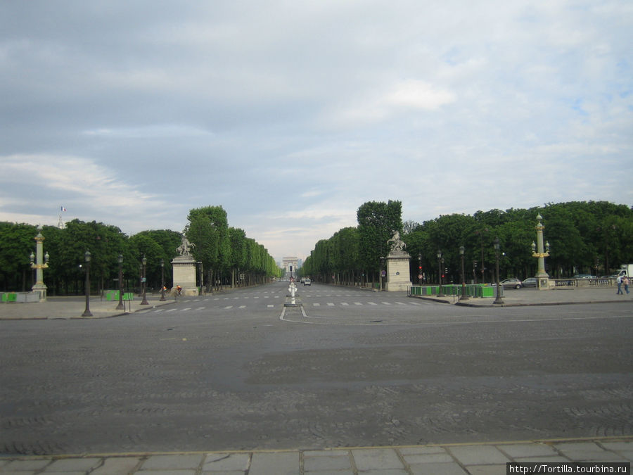 Париж. Вид на Елисейские поля с Площади Конкорд Париж, Франция
