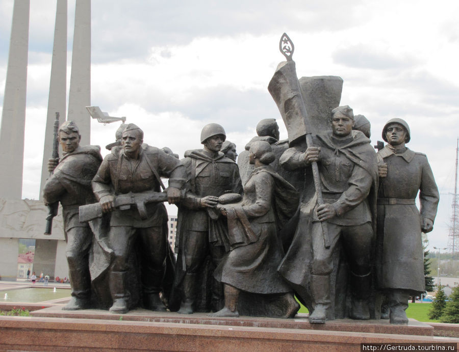 Скульптурные группы на Площади Победы Витебск, Беларусь