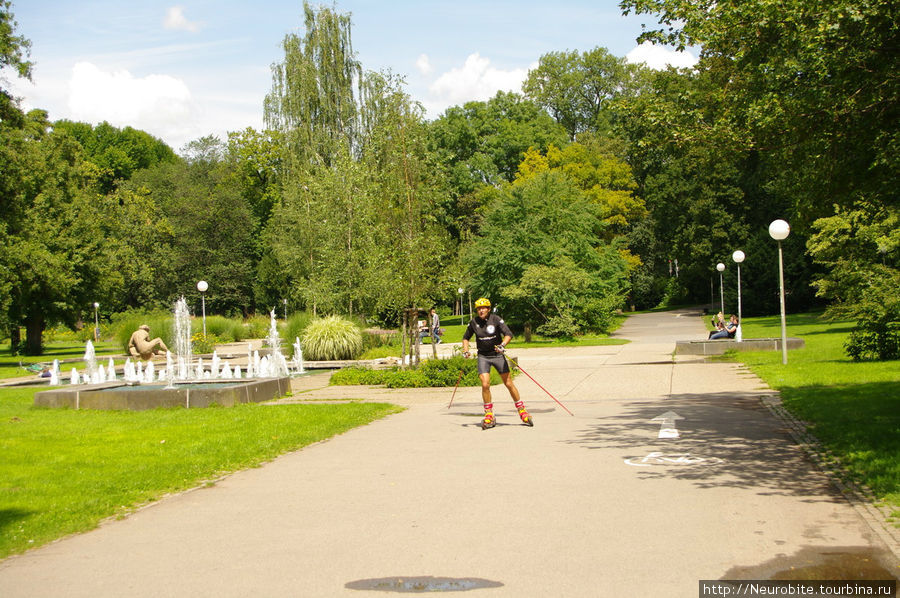 Дворцовый парк у вокзала Штутгарт, Германия