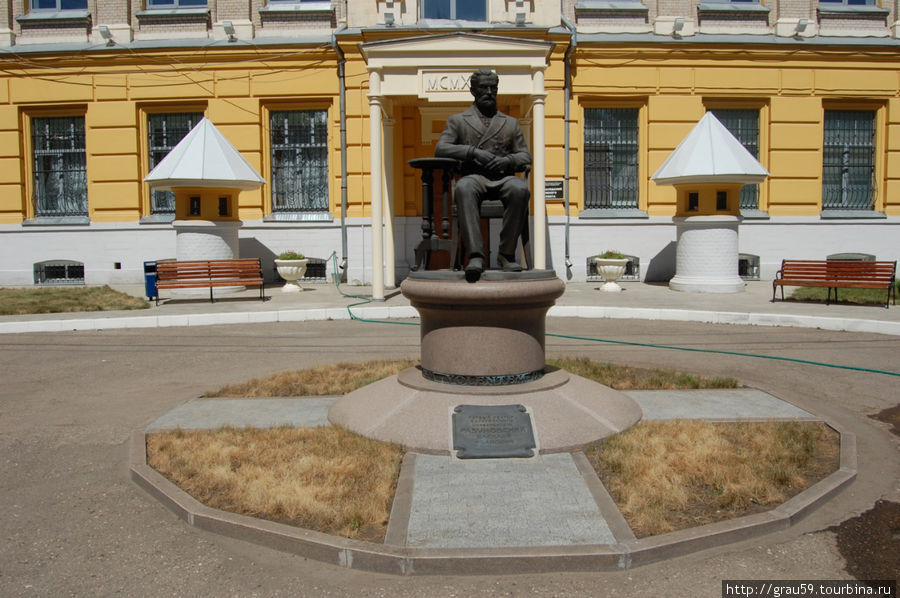 Памятник В.И.Разумовскому