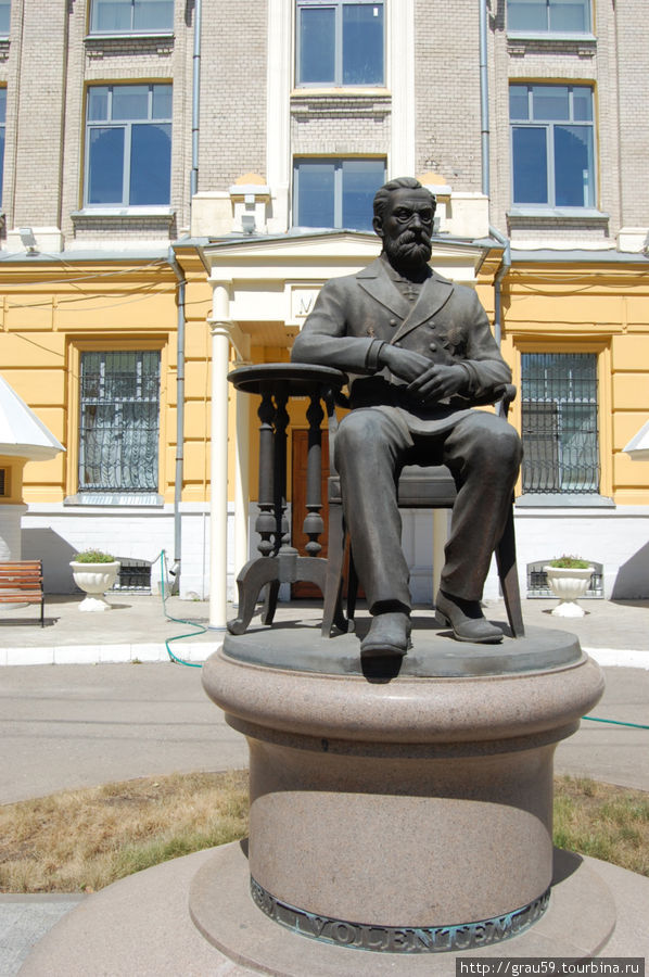 Памятник В.И.Разумовскому Саратов, Россия
