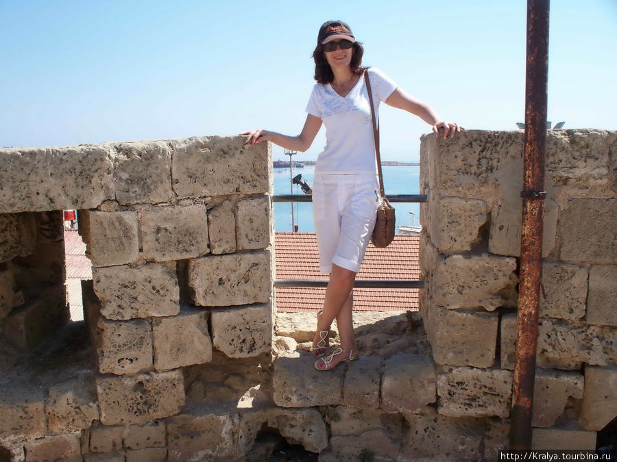 На древней крепостной стене. Фамагуста, Турецкая Республика Северного Кипра