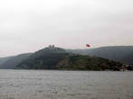 Руины замка Йорос смотрят на Черное море.