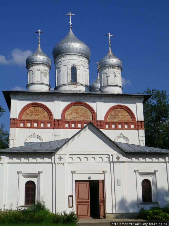 В центре города находится церковь Святой Троицы, Старая Русса, Россия
