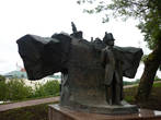 В честь того, что когда-то Пушкин А.С. был проездом в этом городе, ему воздвигли данный памятник.