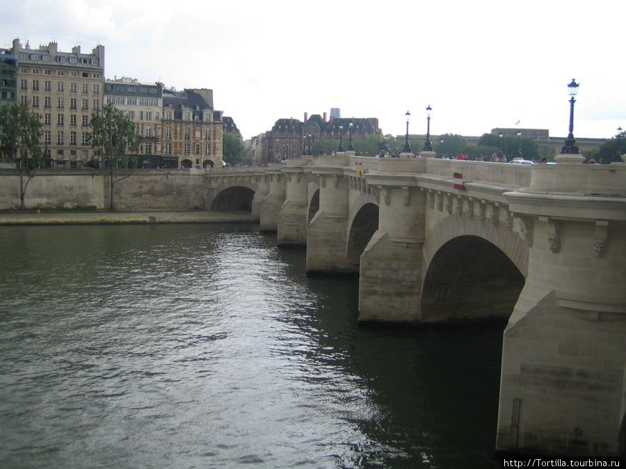 Новый мост Париж, Франция