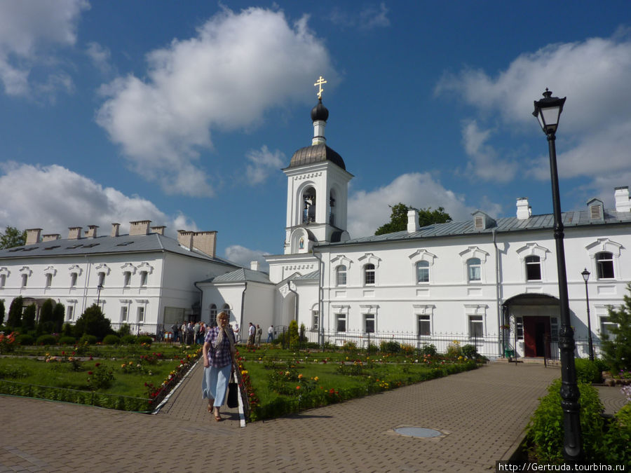 Ворота-звонница  с жилым монастырским корпусом Полоцк, Беларусь