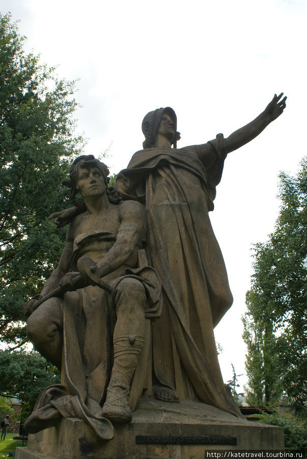 Памятник Либуше и ее мужу