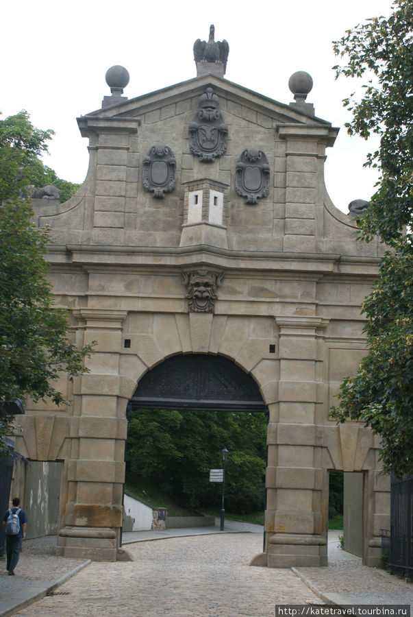 Леопольдовы ворота