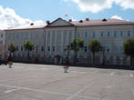 Здание городской администрации на Площади свободы.