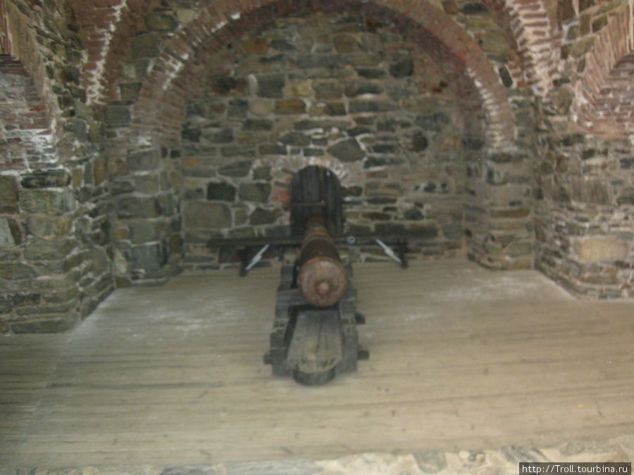 Кое-где можно встретить и артиллерию Савонлинна, Финляндия Кое-где можно встретить и артиллерию Савонлинна, Финляндия