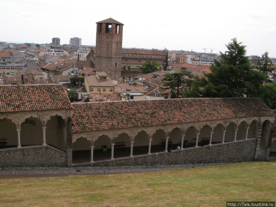 Castello возвышается над городом в месте, где зародился город Удине. Удине, Италия