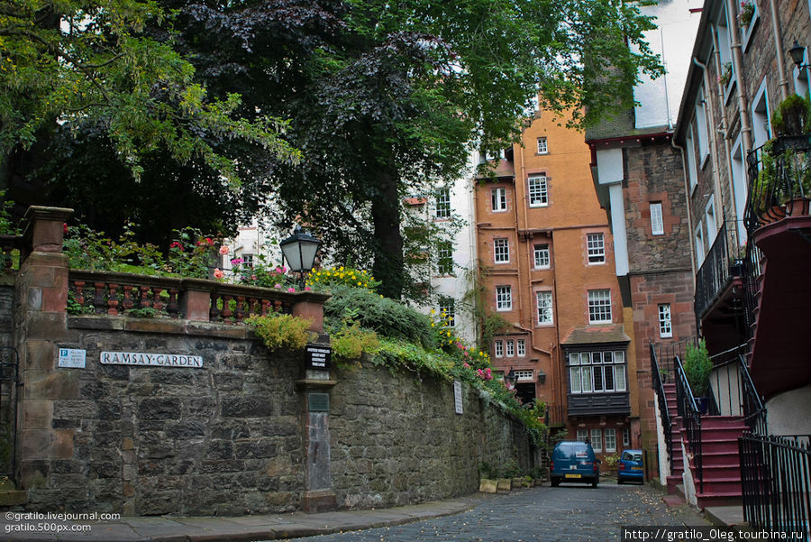 улица Ramsay Gardens в старой части Эдинбурга Эдинбург, Великобритания
