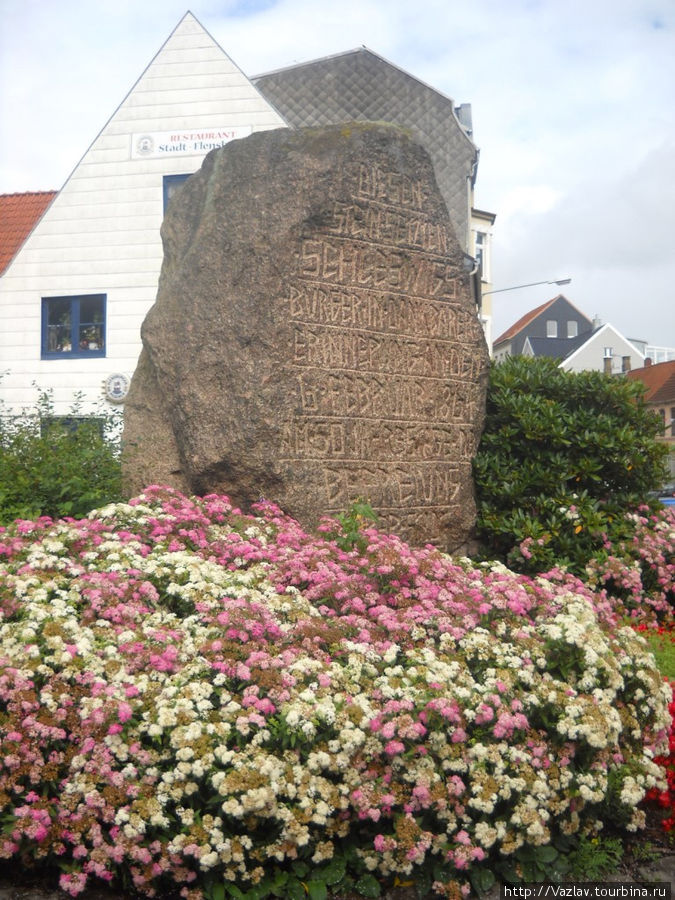 Монумент в цветах Шлезвиг, Германия