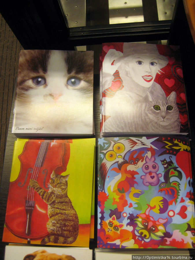 В книжном магазине. Рига, Латвия В книжном магазине. Рига, Латвия