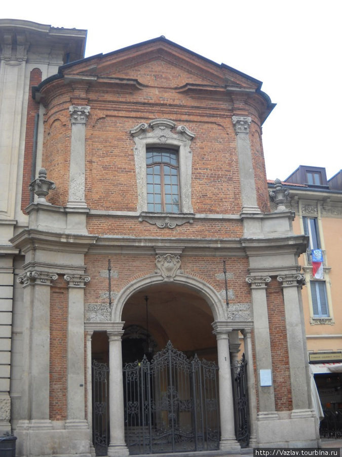 Фасад церкви Монца, Италия