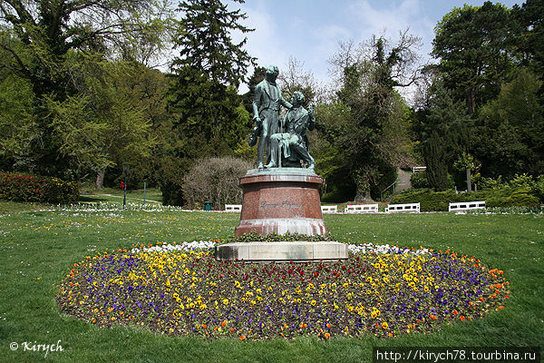 Памятник Штраусу и Ланнеру установлен в 1912 году Баден, Австрия