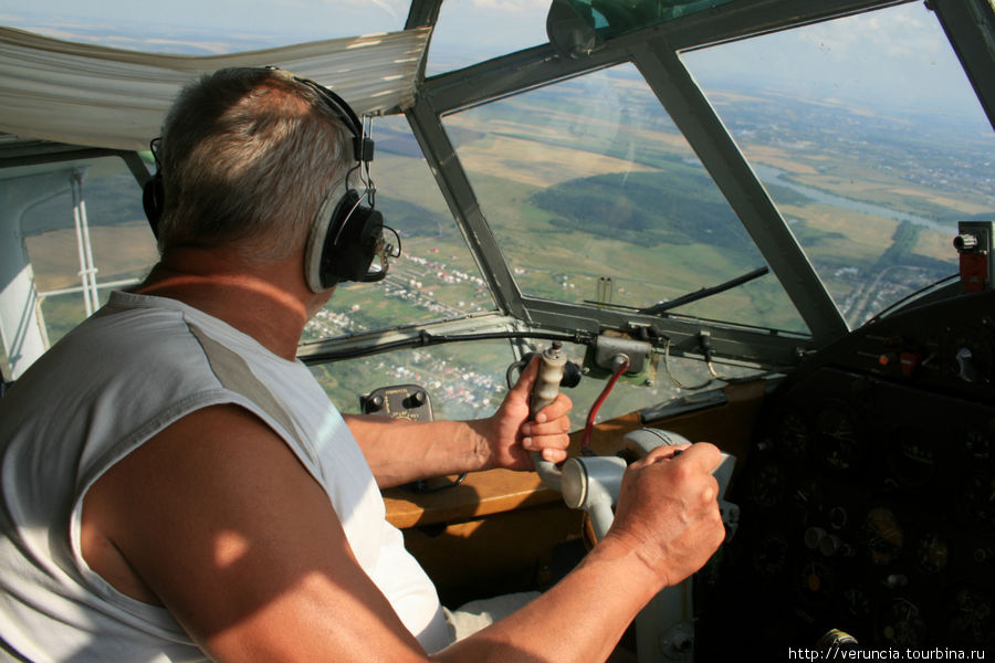 Есть такая профессия –  над родиной летать. Летчик с 40-летним стажем. Лямбирь, Россия