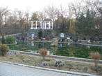Популярное место для отдыха на реке Салгир под «шахматной» лестницей