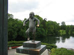 Норвегия. Осло. Парк скульптур Вигеланд — топающий мальчик
