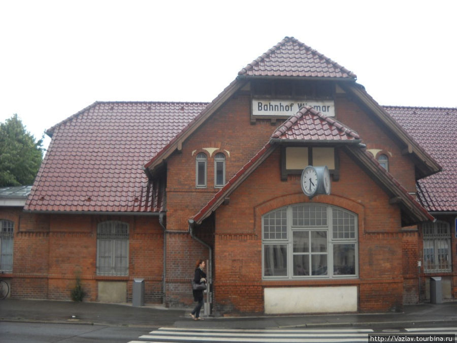 Фальшивое здание вокзала Висмар, Германия