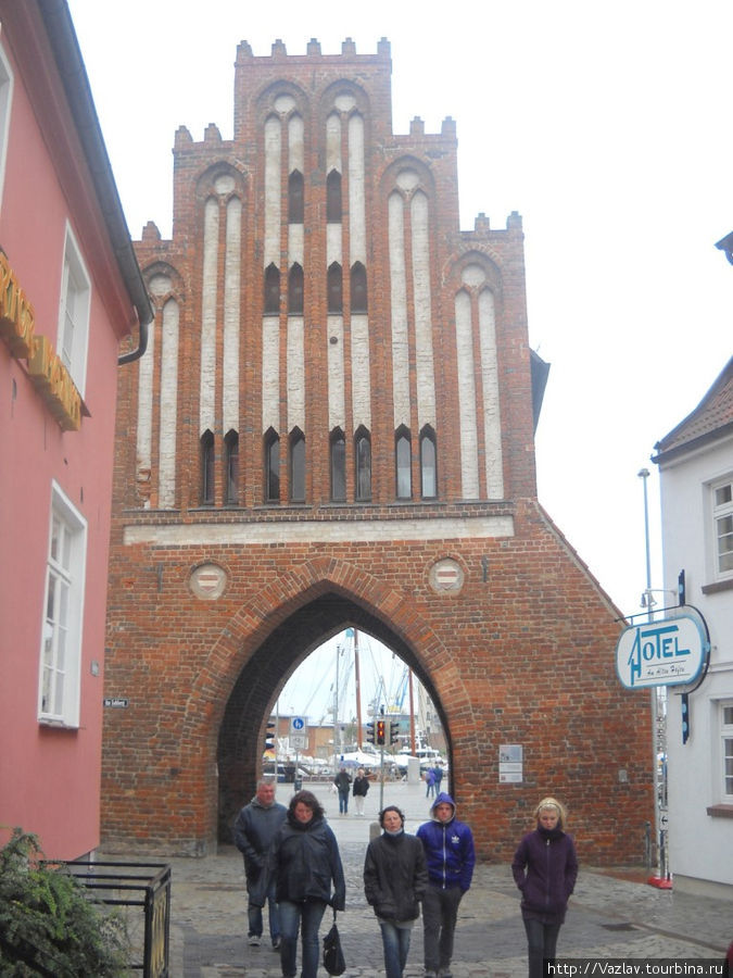 Ворота к морю Висмар, Германия