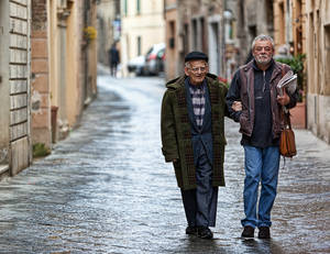 Что еще очень поразило и умилило в Италии, так это большое количество пожилых людей, прогуливающихся в заботливой компании более молодых, в следующих постах вы увидите много таких снимков, очень трогают меня такие картинки.