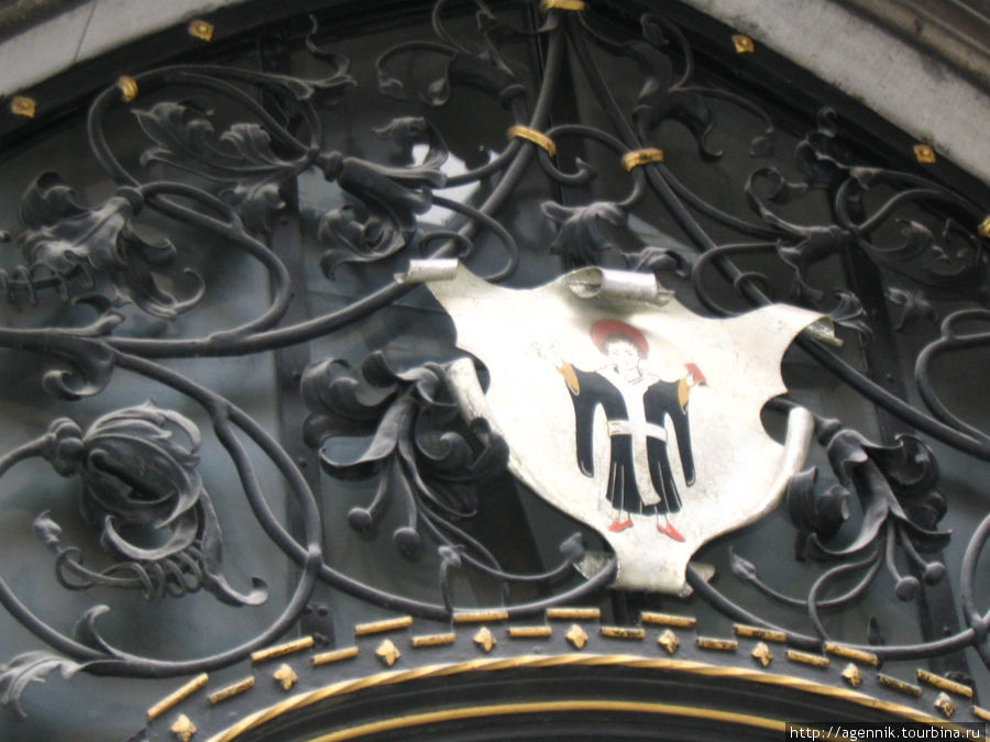 Монашек на воротах Ратуши — герб Мюнхена Мюнхен, Германия