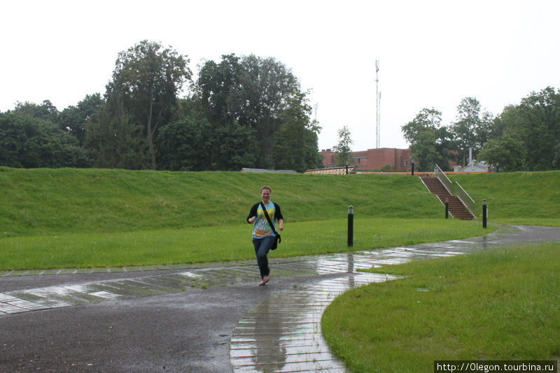 Под дождём Мир, Беларусь