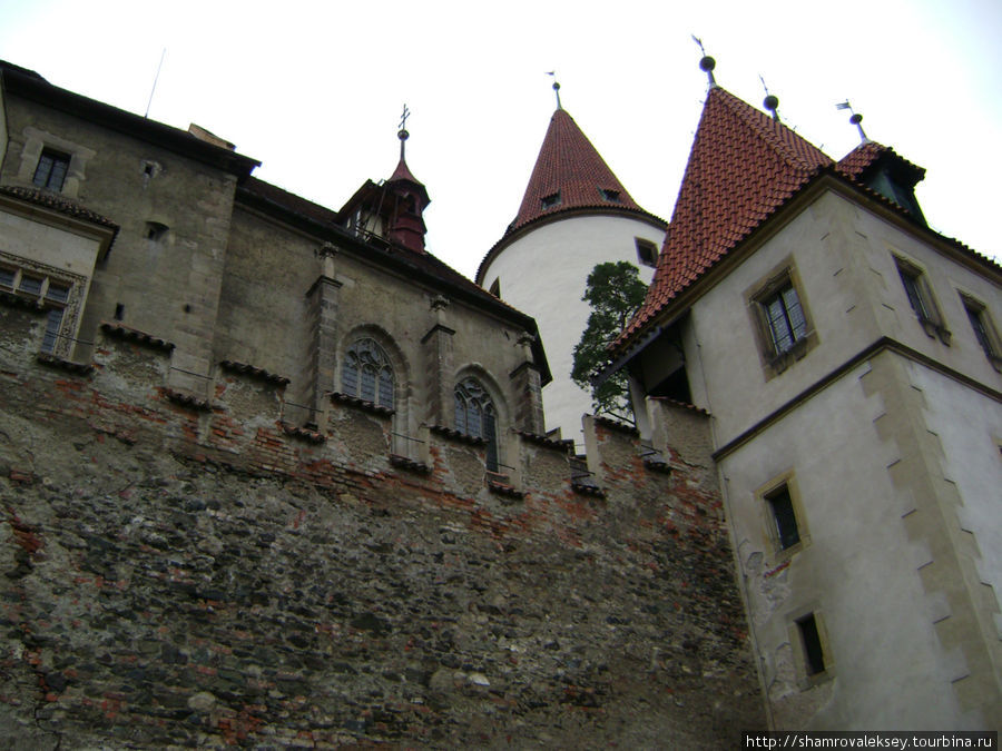 проложенной у стен замка Кршивоклат, Чехия